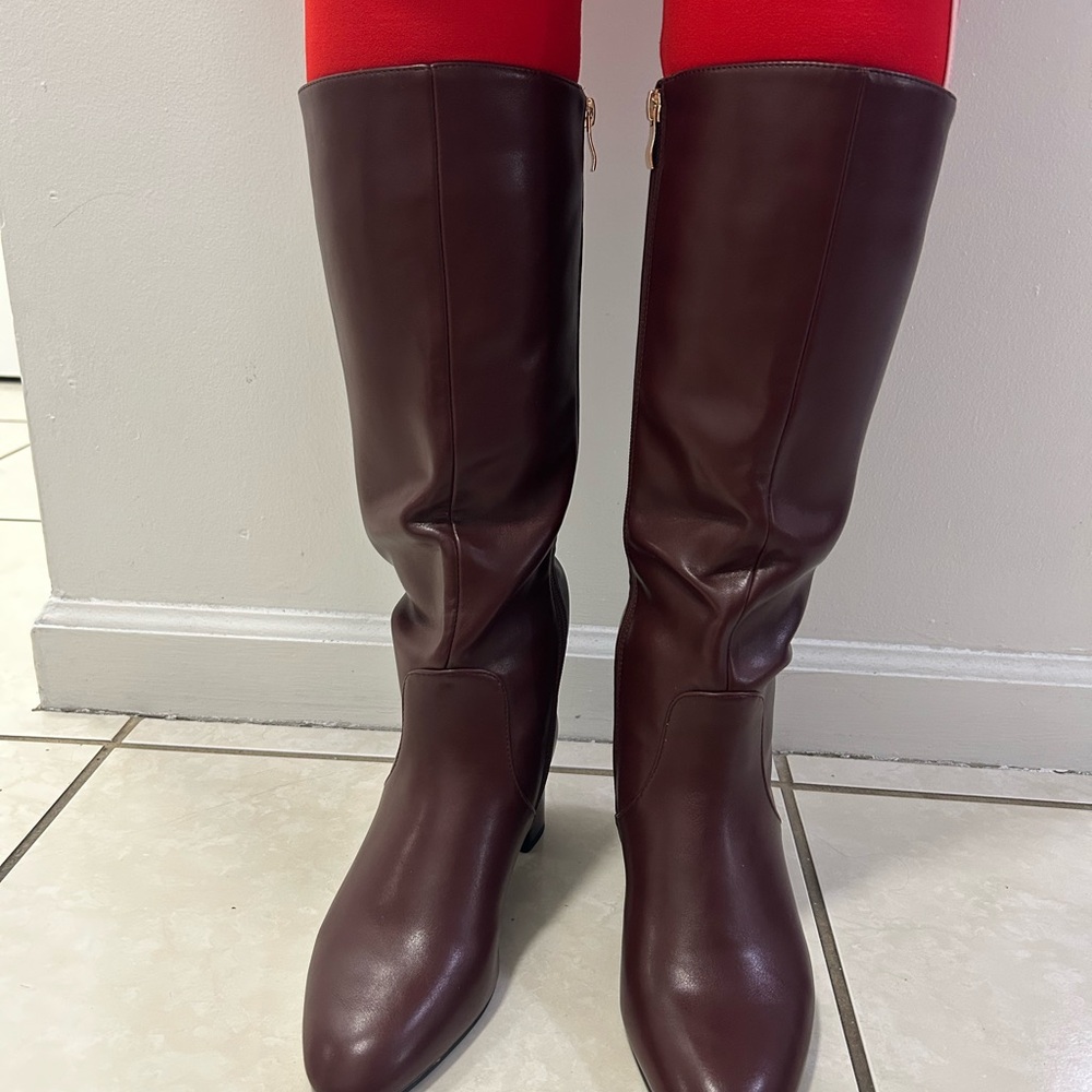 Women's Knee-High Leather Boots in Deep Burgundy